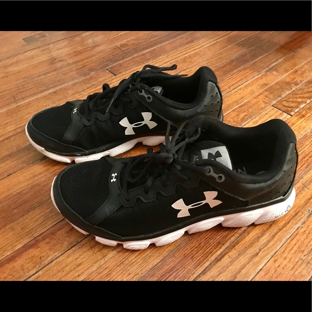 Men’s size 8 Under Armour Shoes